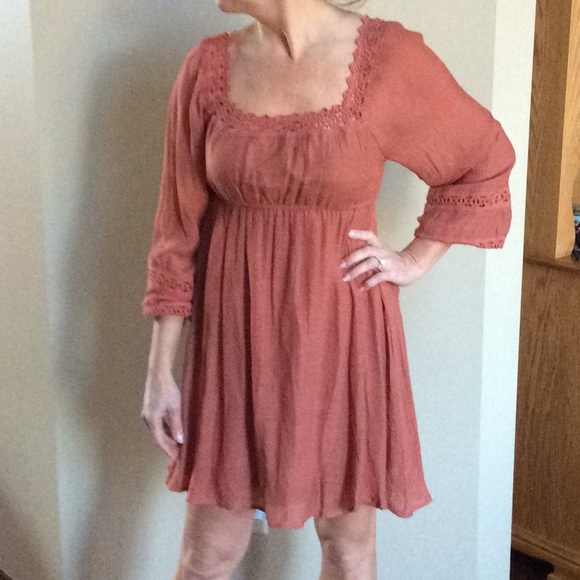 Long sleeved, gauzy dress in light rust. - Picture 4 of 5
